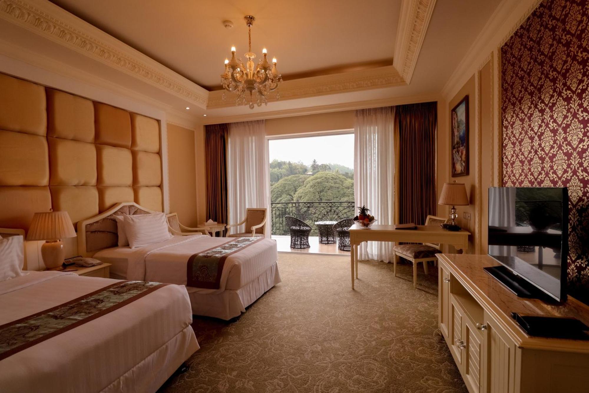 Готель The Grand Kandyan 5*